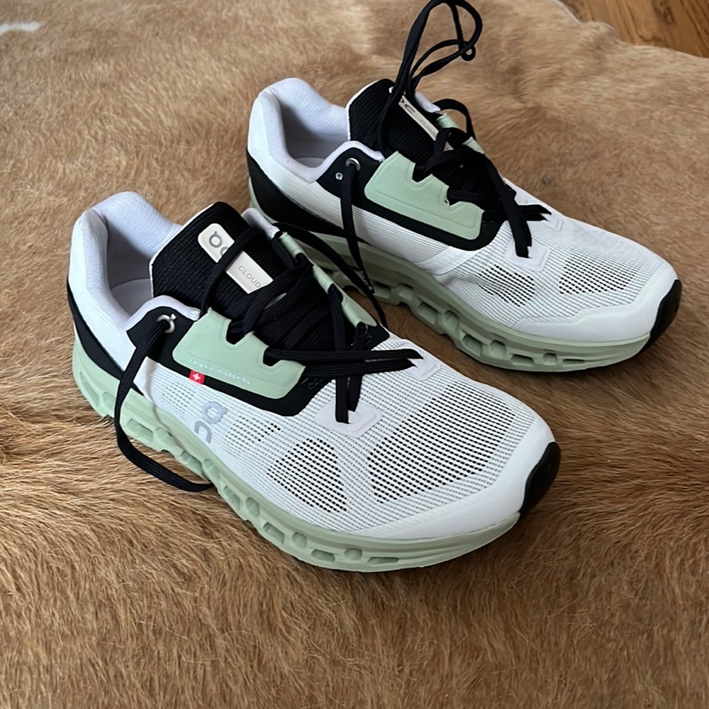 NWOT OnCloud Women’s Cloud Stratus Running Shoes. No box but new.